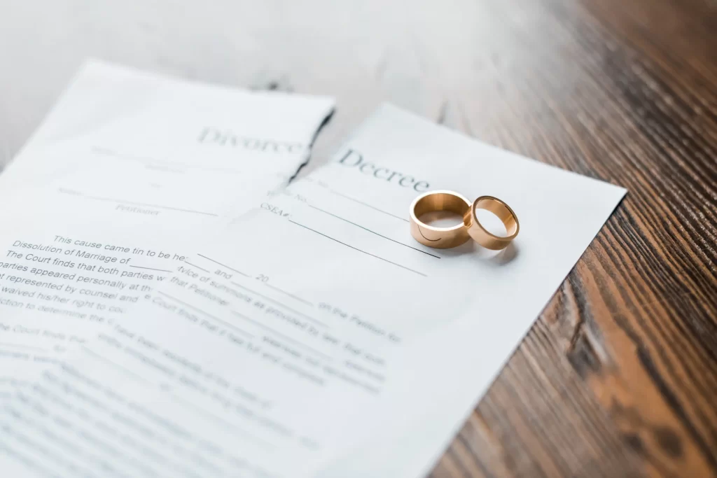 divorce lawyer